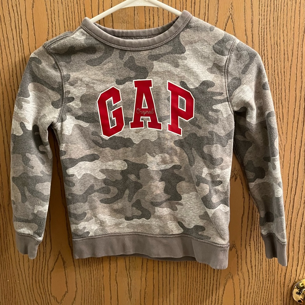 Gap sweater